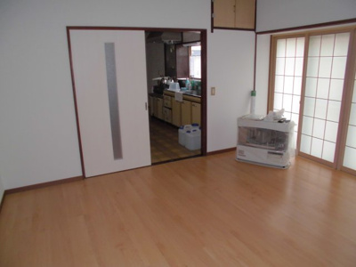 【居間・リビング】 | 北秋田市綴子字前野・中古住宅