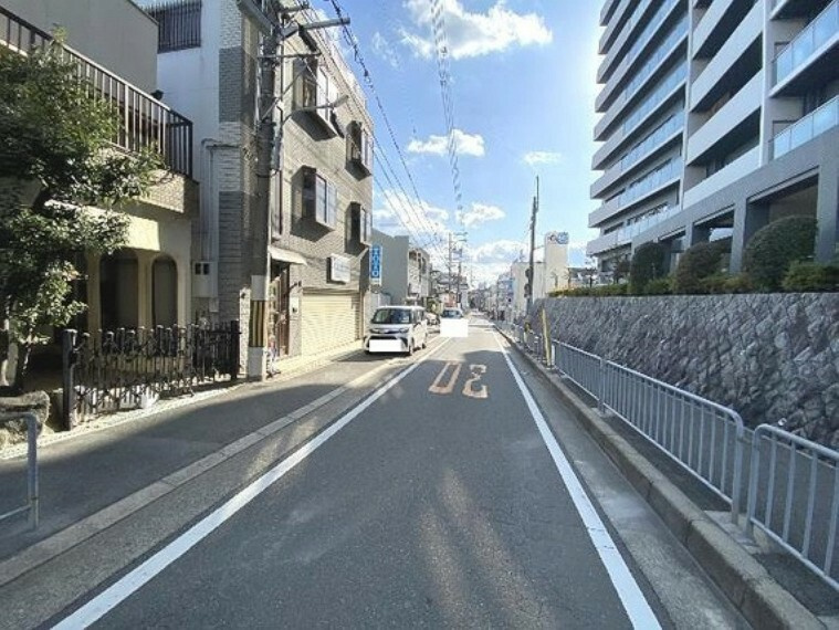平池町　中古一戸建ての前面道路含む現地写真|前道　幅員9.1ｍ