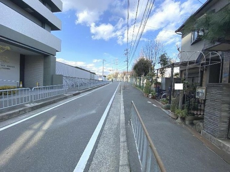 平池町　中古一戸建ての前面道路含む現地写真|前道　幅員9.1ｍ