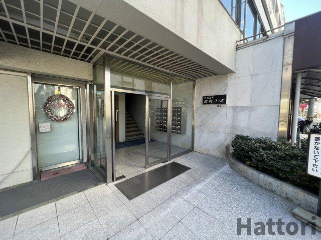 矢部ビル岡町コーポのエントランス