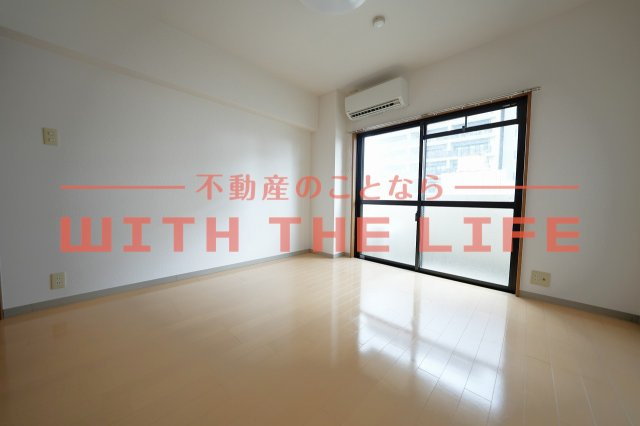 エトランゼ12【10.000円キャッシュバック対象物件】の居間・リビング|ゆったり過ごせるリビングです