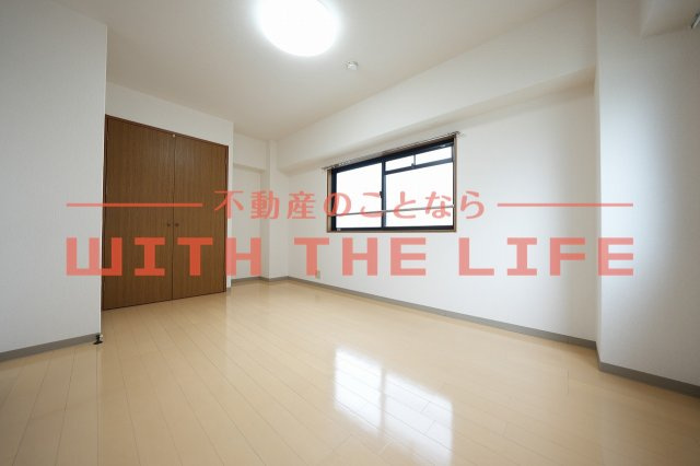 エトランゼ12【10.000円キャッシュバック対象物件】の洋室|落ち着いた色調の洋室です