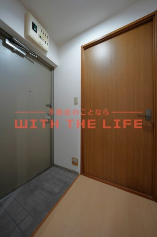 エトランゼ12【10.000円キャッシュバック対象物件】の玄関|収納もある玄関です