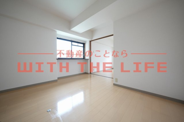 エトランゼ12【10.000円キャッシュバック対象物件】の内装|明るい色調の室内です