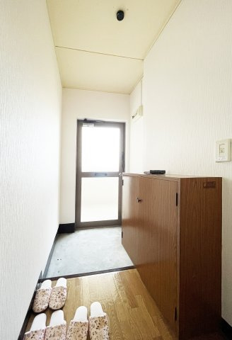 小西ビルの玄関