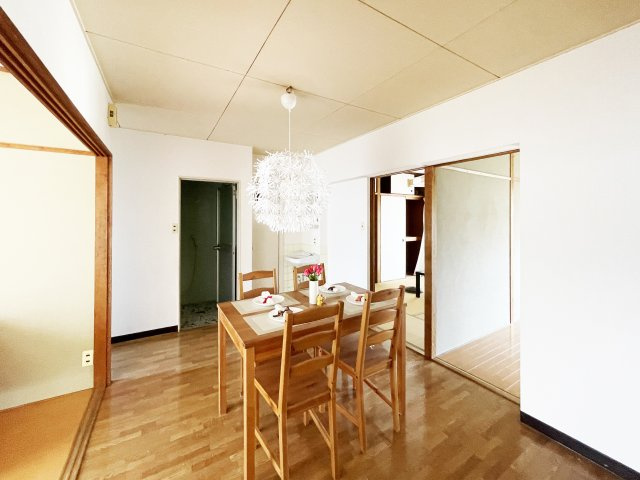 小西ビルの居間・リビング