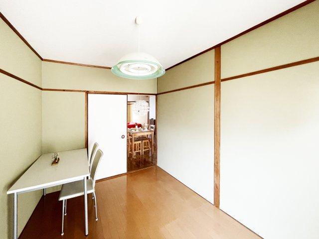 小西ビルの居間・リビング