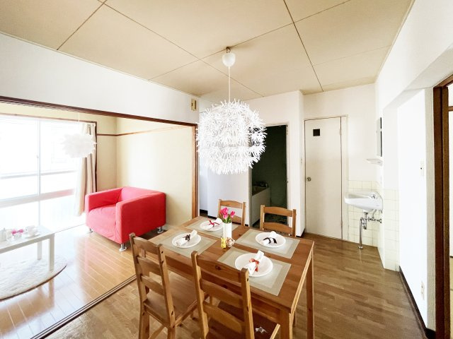 小西ビルの居間・リビング