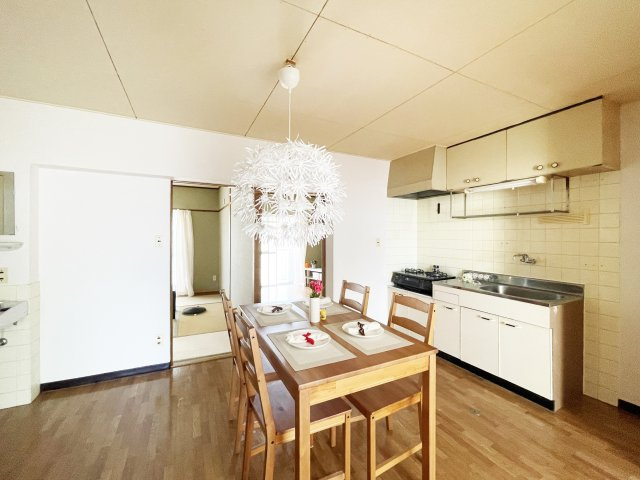 小西ビルの居間・リビング