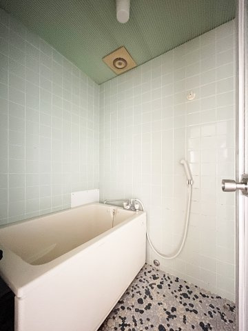 小西ビルの浴室