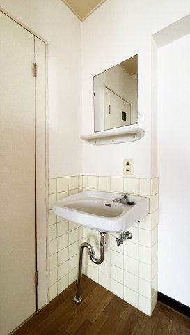 小西ビルの洗面所