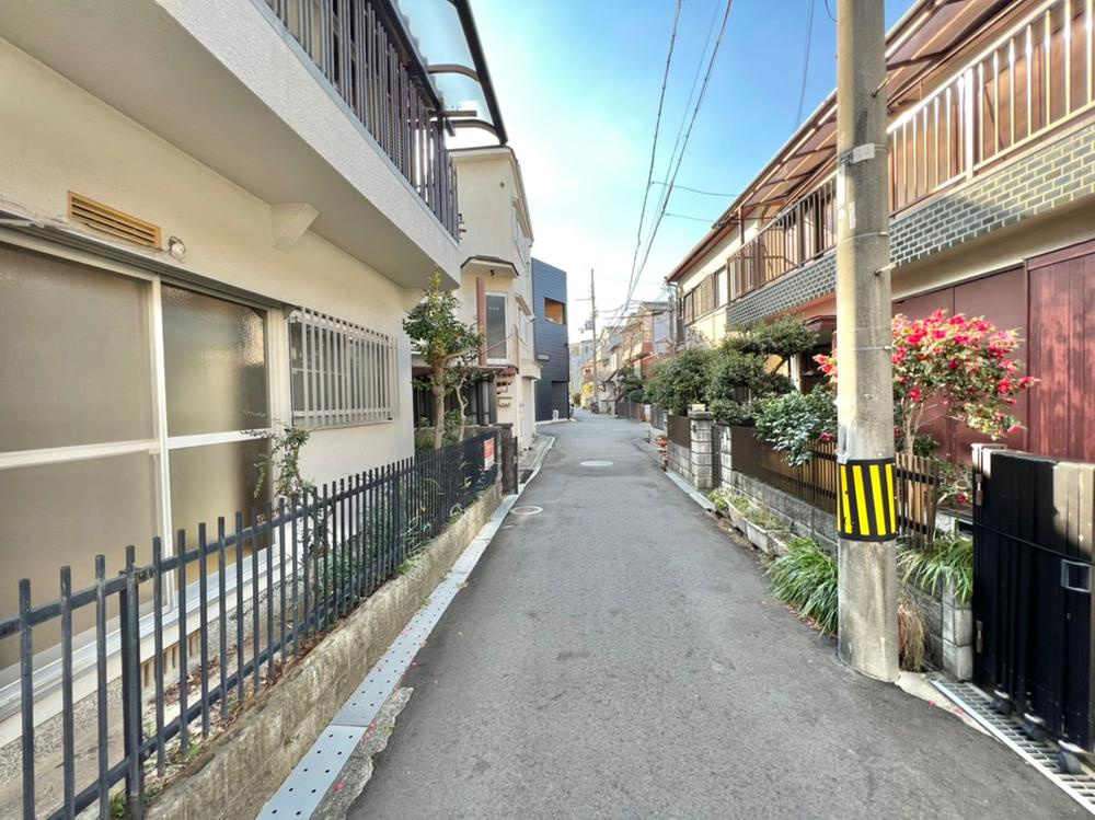 昭栄町　中古一戸建ての前面道路含む現地写真|■物件内覧・資金計画相談・住宅ローン相談、リフォーム相談、お問合せ受付中■
※当日・翌日のご内覧、ご相談はお電話でのお問合せがスムーズです！