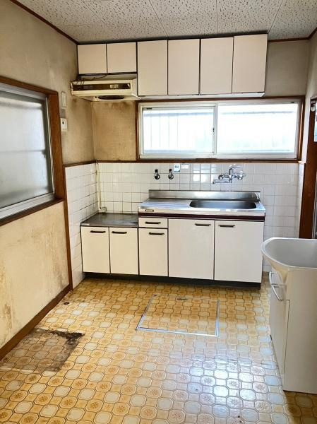 昭栄町　中古一戸建てのキッチン|■物件内覧・資金計画相談・住宅ローン相談、リフォーム相談、お問合せ受付中■
※当日・翌日のご内覧、ご相談はお電話でのお問合せがスムーズです！