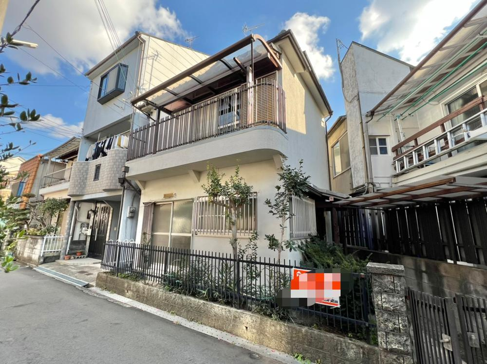 昭栄町　中古一戸建ての外観|新しい生活にいかがでしょうか？外観はお住まいの顔になります。こだわりたいポイントですね。外壁塗装や屋根塗装のご相談も承っております。
■現地内覧・資金計画相談・住宅ローン相談もお問合せ受付中■