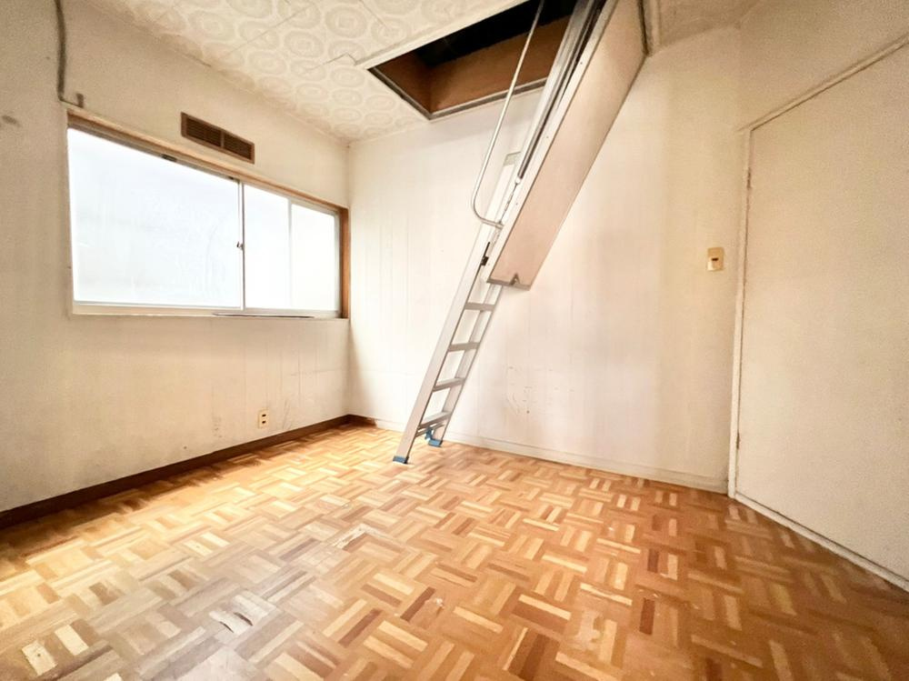 昭栄町　中古一戸建ての子供部屋|ロフト付き　4.0帖
■物件内覧・資金計画相談・住宅ローン相談、リフォーム相談、お問合せ受付中■
※当日・翌日のご内覧、ご相談はお電話でのお問合せがスムーズです！