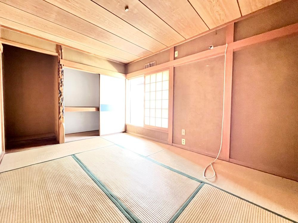 昭栄町　中古一戸建ての和室|和室　6.0帖
■物件内覧・資金計画相談・住宅ローン相談、リフォーム相談、お問合せ受付中■
※当日・翌日のご内覧、ご相談はお電話でのお問合せがスムーズです！