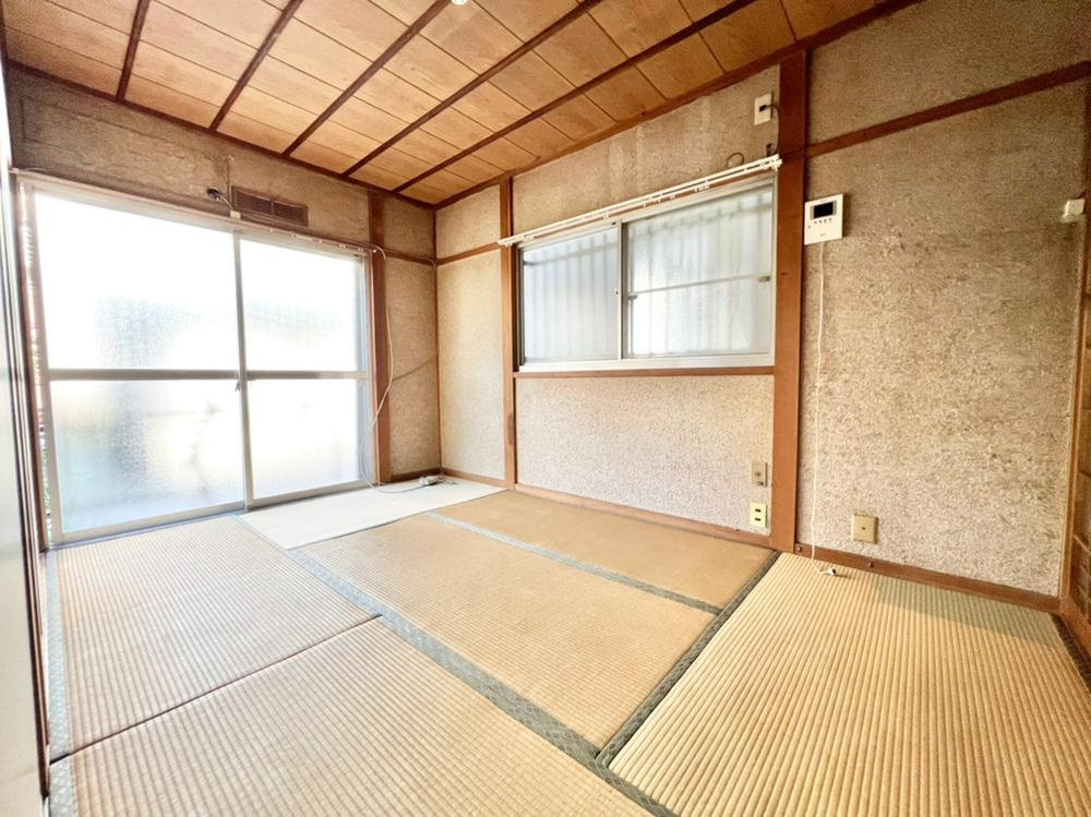 昭栄町　中古一戸建ての内装|和室　6.0帖
■物件内覧・資金計画相談・住宅ローン相談、リフォーム相談、お問合せ受付中■
※当日・翌日のご内覧、ご相談はお電話でのお問合せがスムーズです！