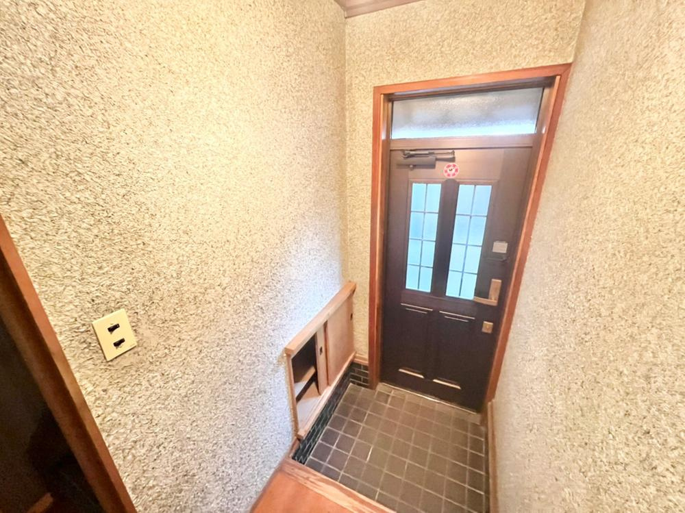 昭栄町　中古一戸建ての玄関|■物件内覧・資金計画相談・住宅ローン相談、リフォーム相談、お問合せ受付中■
※当日・翌日のご内覧、ご相談はお電話でのお問合せがスムーズです！