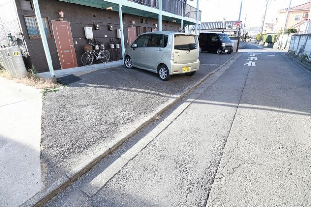 サンローズ森の上の駐車場