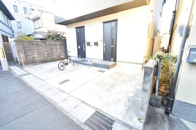 SAKAEの駐車場