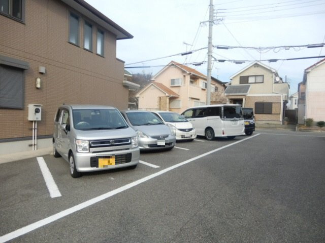 メゾン・ド・モンテノールの駐車場