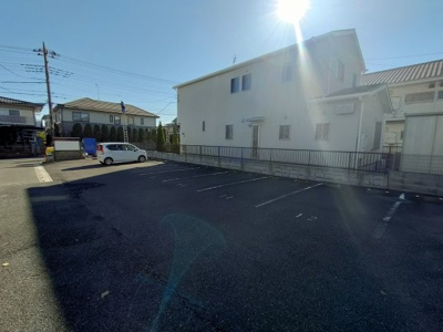 【駐車場】 | エミグランド | 駐車場に車を止められます
