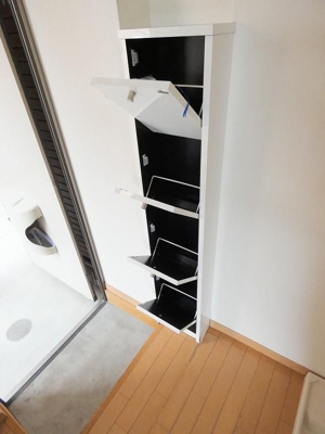 【玄関】 | サニーテラス１番館 | 別号室の写真になります。現況優先。