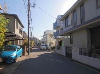 【前面道路含む現地写真】