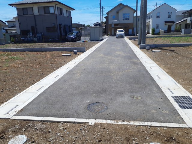 鴻巣市箕田の売地の前面道路含む現地写真