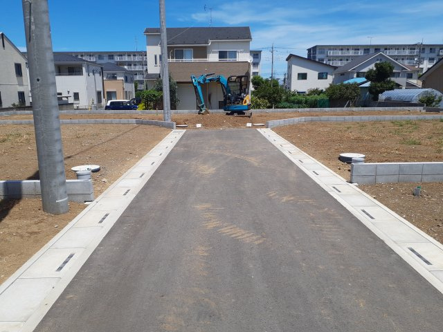 鴻巣市箕田の売地の前面道路含む現地写真