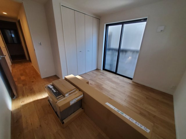 【洋室】 | 杉並区成田東5丁目　B号棟 | LDKには解放感を演出する吹抜けあり♪グルニエなど収納も豊富な３LDK＋P！完成し、ご内覧可能です♪♪