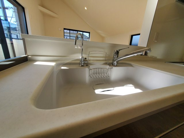 【キッチン】 | 杉並区成田東5丁目　B号棟 | LDKには解放感を演出する吹抜けあり♪グルニエなど収納も豊富な３LDK＋P！完成し、ご内覧可能です♪♪