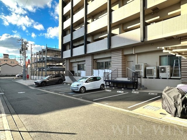 CASA99の駐車場