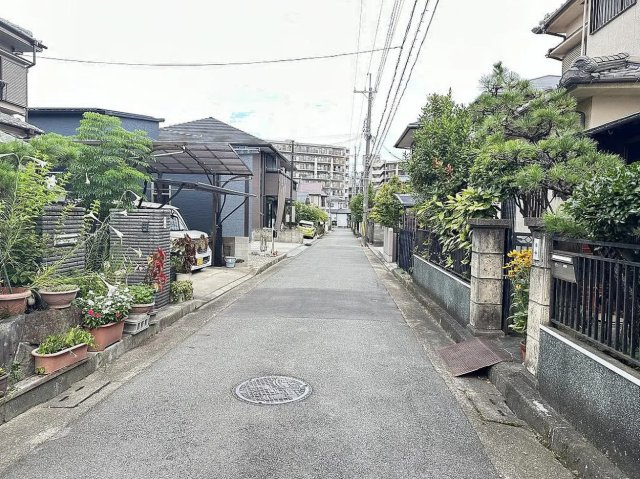 「住宅プラス500対応」「駅チカ」大久保町西島　築5年の前面道路含む現地写真