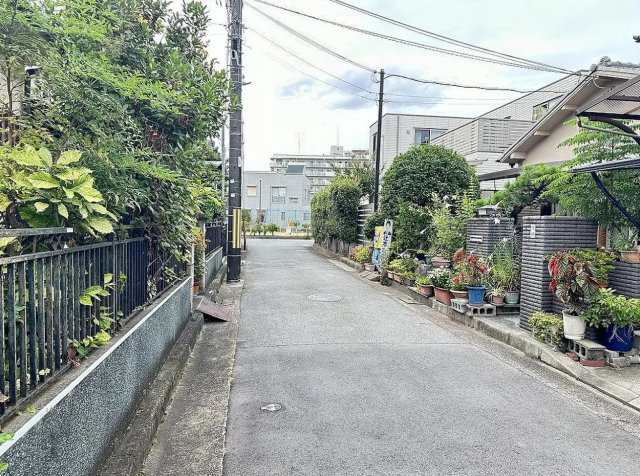 「住宅プラス500対応」「駅チカ」大久保町西島　築5年の前面道路含む現地写真