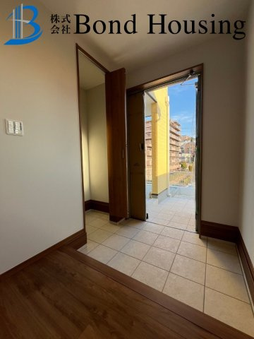 LDK21帖以上アリ　眺望良好　西朝霧丘全6区画　E号地の玄関