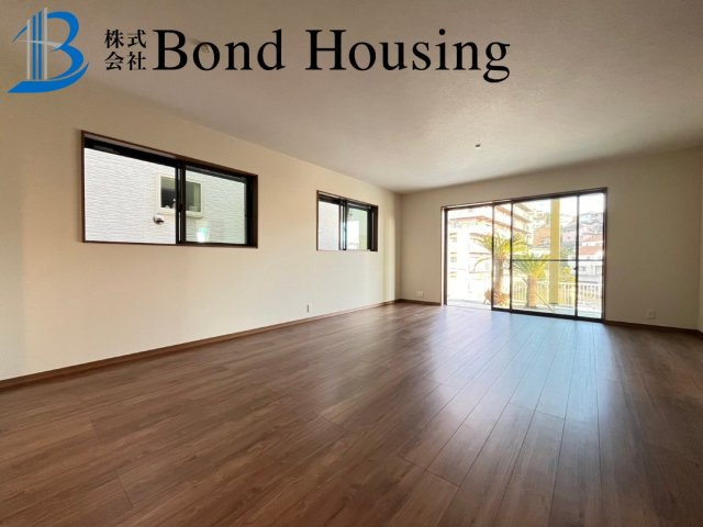 LDK21帖以上アリ　眺望良好　西朝霧丘全6区画　E号地の居間・リビング