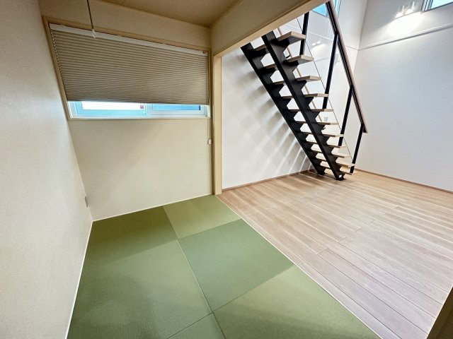 「築浅物件」「駅チカ」二見町西二見駅前　築1年