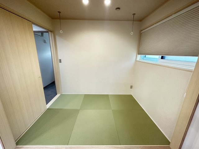 「築浅物件」「駅チカ」二見町西二見駅前　築1年