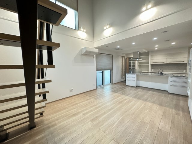 「築浅物件」「駅チカ」二見町西二見駅前　築1年