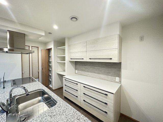 「築浅物件」「駅チカ」二見町西二見駅前　築1年