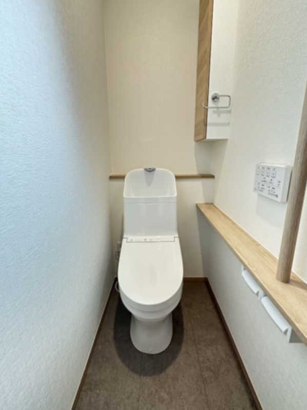 「築浅物件」「駅チカ」二見町西二見駅前　築1年