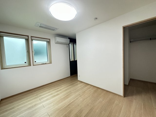 「築浅物件」「駅チカ」二見町西二見駅前　築1年