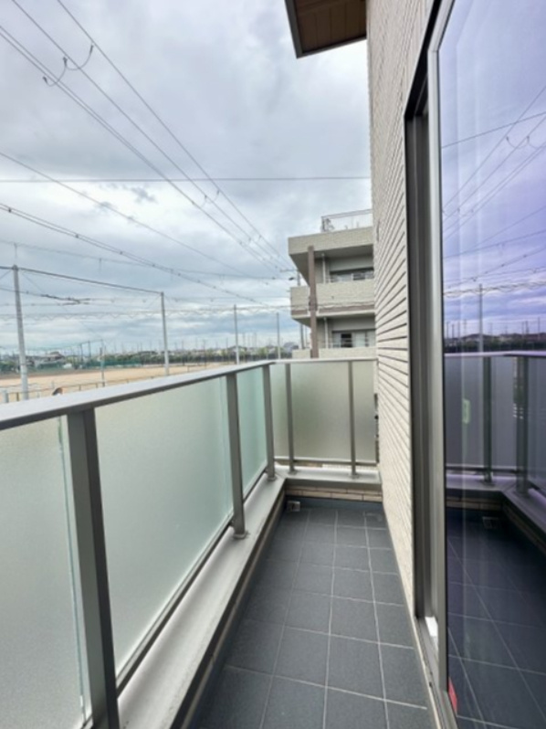 「築浅物件」「駅チカ」二見町西二見駅前　築1年