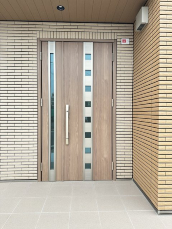 「築浅物件」「駅チカ」二見町西二見駅前　築1年