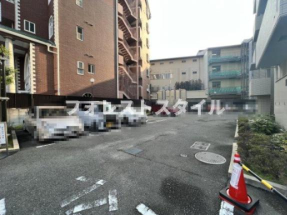ファインフラッツ守口春日町の駐車場