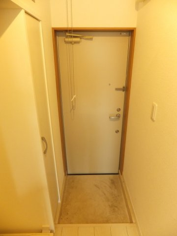 ダイレクト・メゾン原木中山の玄関