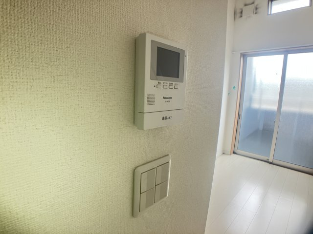 ダイレクト・メゾン原木中山の居間・リビング