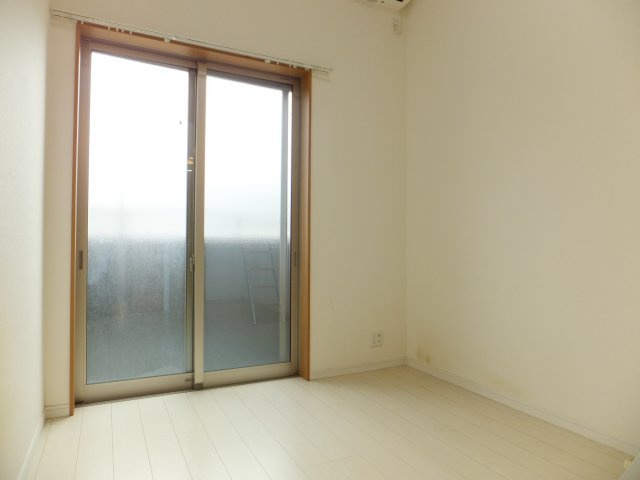 ダイレクト・メゾン原木中山の居間・リビング