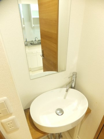 ダイレクト・メゾン原木中山の独立洗面台